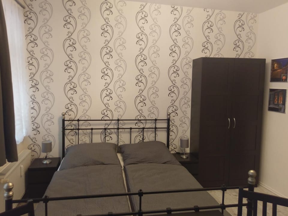 Bedroom, storage, wardrobe