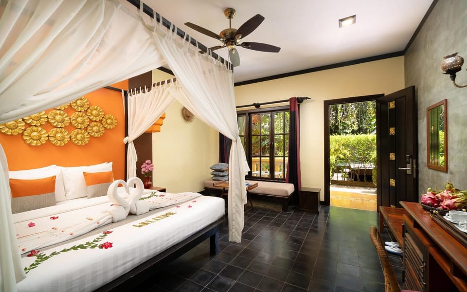 Bed, Coffee/tea facilities, Photo of the whole room, Decorative detail, Seating area, Dining area, Bedroom, Pool view, Area and facilities