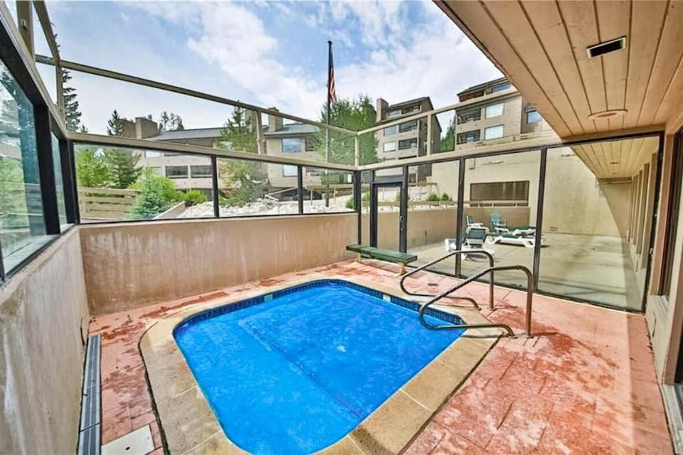 Snowblaze Condominiums C14 Apartment in Fraser