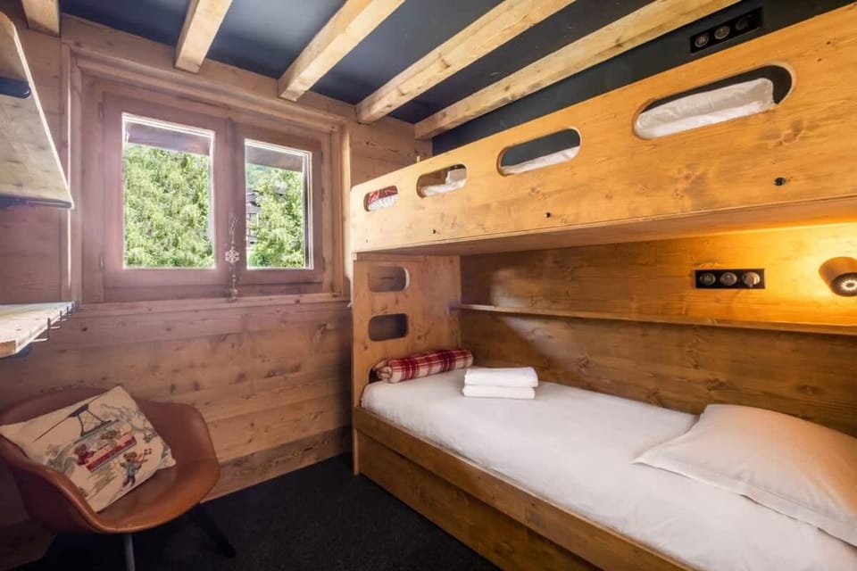 Bedroom, bunk bed