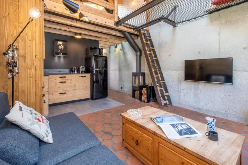 TV and multimedia, Kitchen or kitchenette, Living room, Seating area
