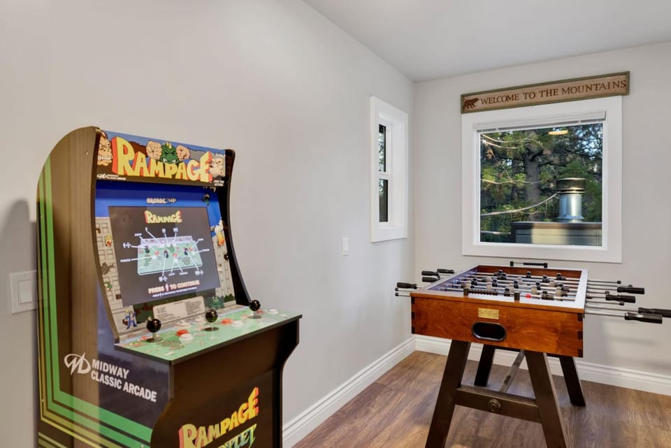 Game Room, Game Room