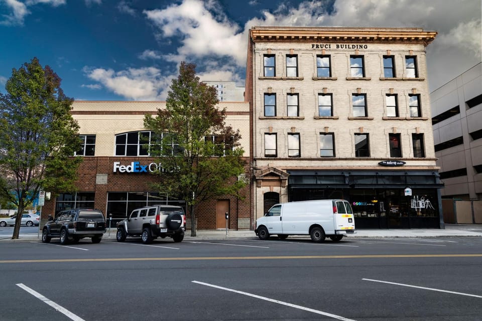 Toilet, Property building, Facade/entrance, Coffee/tea facilities