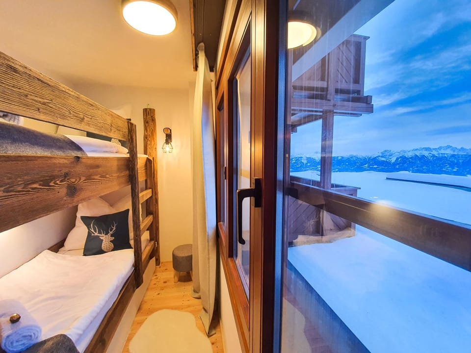 "Alpenapartments für Skifahrer-Pistennähe,Panomareblick & Skiraum" Kozma Apartment in Carinthia, Austria