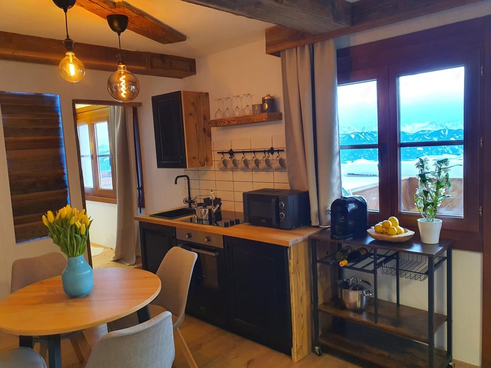 "Alpenapartments für Skifahrer-Pistennähe,Panomareblick & Skiraum" Kozma Apartment in Carinthia, Austria