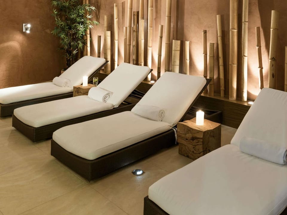 Property building, Massage, Spa and wellness centre/facilities