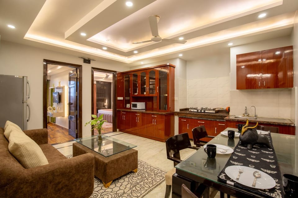 Kitchen or kitchenette, Living room, Seating area, Dining area, stove