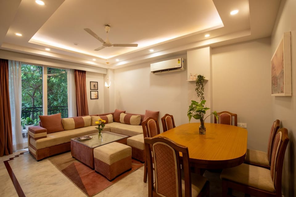 Living room, Seating area, Dining area, air conditioner