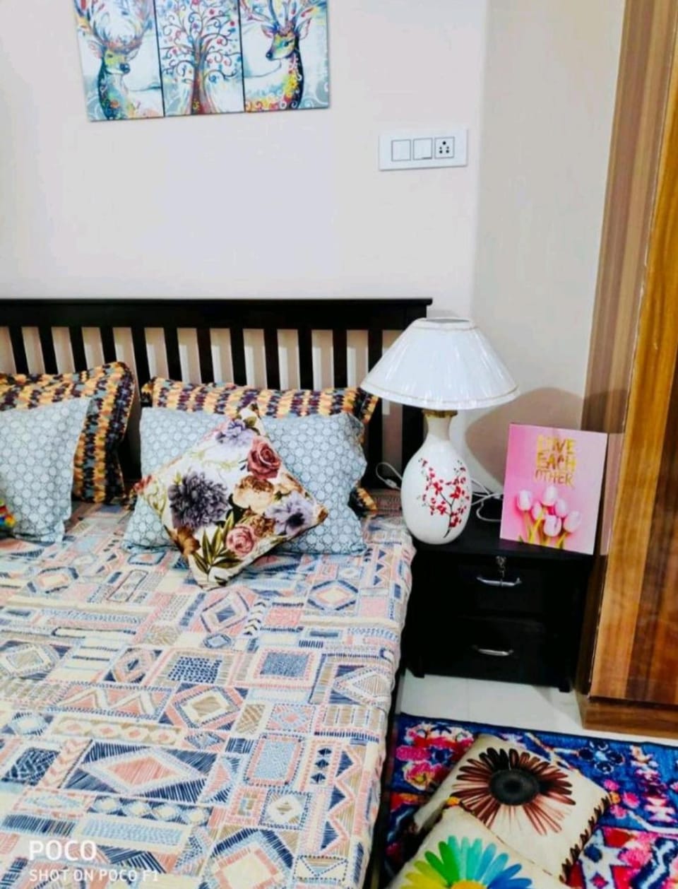 Bed, Food and drinks, Photo of the whole room