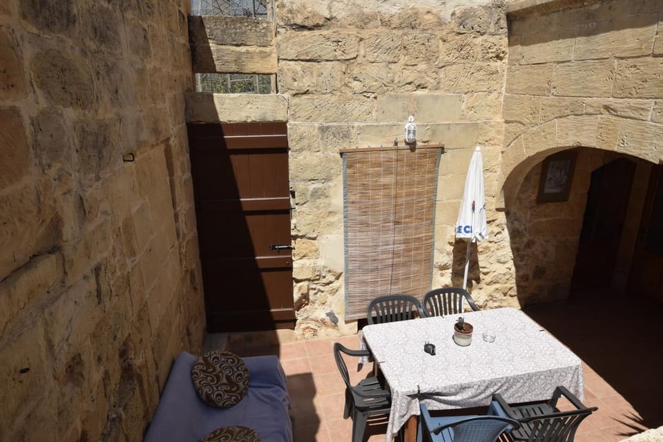 Patio, Dining area