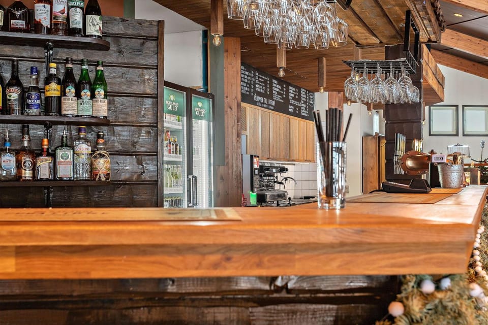 Lounge or bar, Food and drinks, Drinks