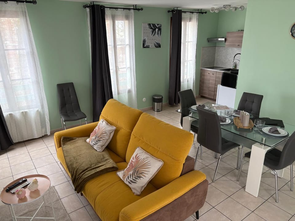 Logis Hôtel- Restaurant Le Relais Guillaume de Normandy-PARKING GRATUIT--VUE BAIE TERRASSE-CALME-BORNES ELECTRIQUE-LOCAL VELOS SÉCURISÉ Hotel in Hauts-de-France