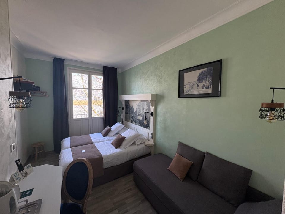 Logis Hôtel- Restaurant Le Relais Guillaume de Normandy-PARKING GRATUIT--VUE BAIE TERRASSE-CALME-BORNES ELECTRIQUE-LOCAL VELOS SÉCURISÉ Hotel in Hauts-de-France