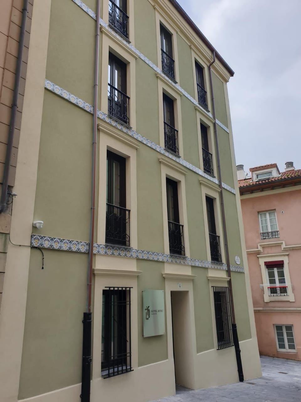 Facade/entrance