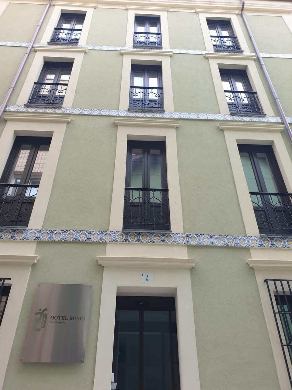 Facade/entrance