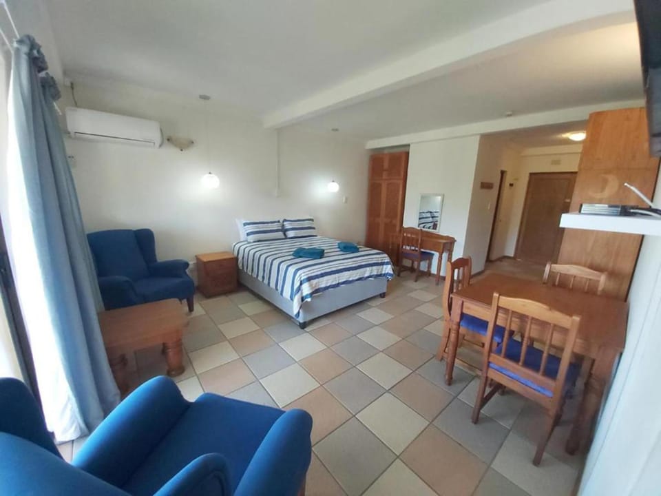 Photo of the whole room, air conditioner