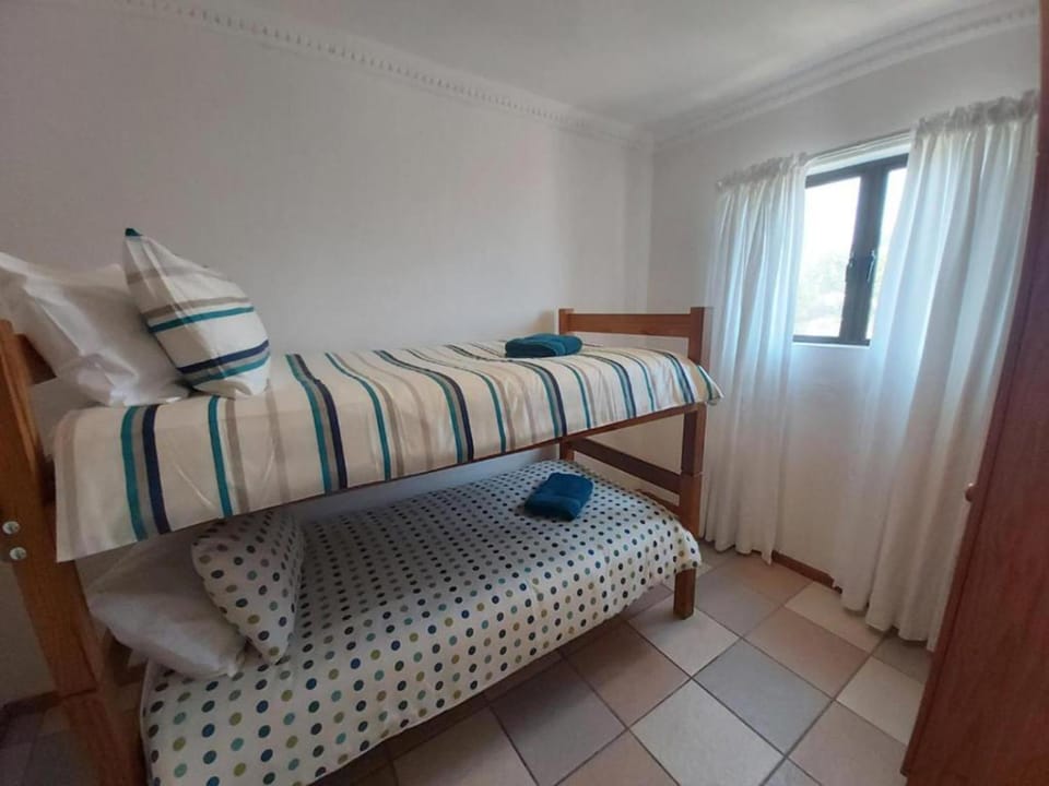 Bedroom, bunk bed