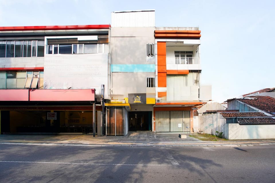 Facade/entrance