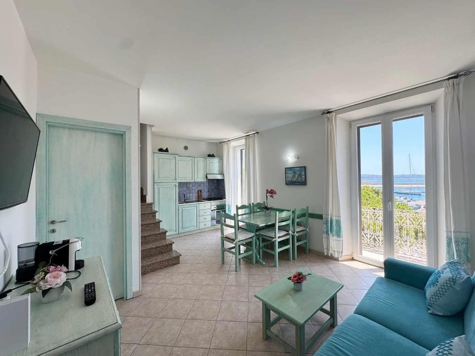 TV and multimedia, Kitchen or kitchenette, Living room, Dining area