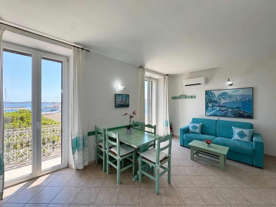 TV and multimedia, Balcony/Terrace, Living room, Dining area, Sea view