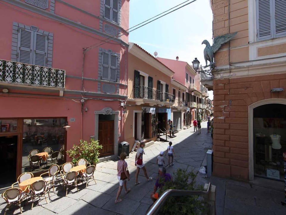 Neighbourhood, Street view