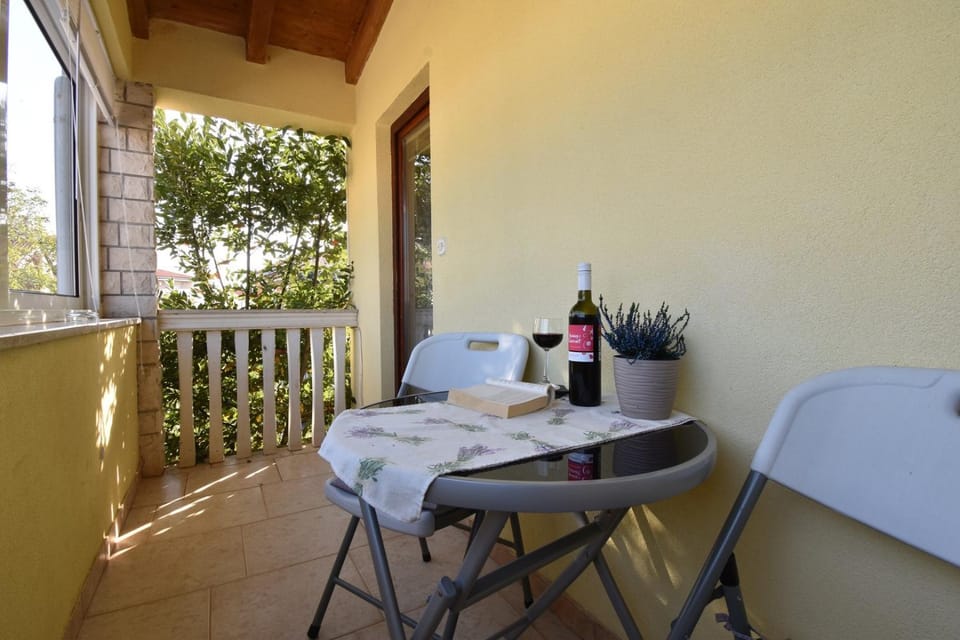 Cosy Medulin apartments with terrace Bed and Breakfast in Premantura