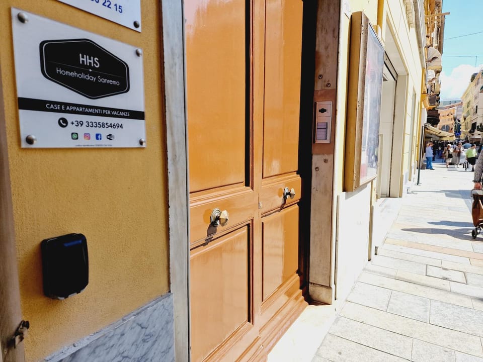 HomeHolidaySanremo - 2,0 Apartment in Sanremo