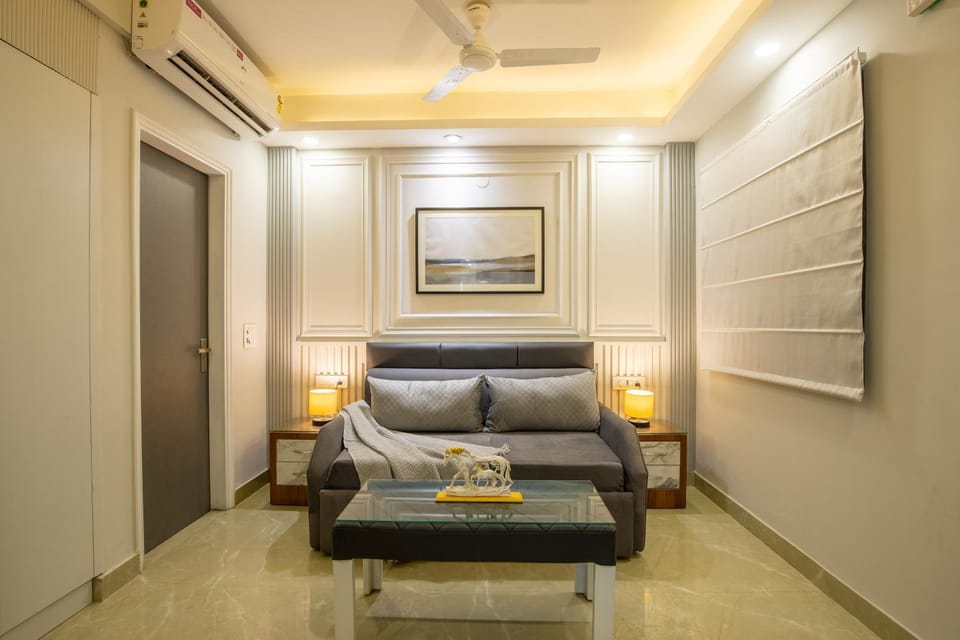 Bed, Living room, Photo of the whole room, Seating area, Bedroom, towels