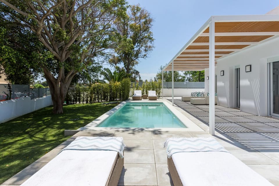 Spring, Day, Garden, Garden view, Pool view, Swimming pool, sunbed
