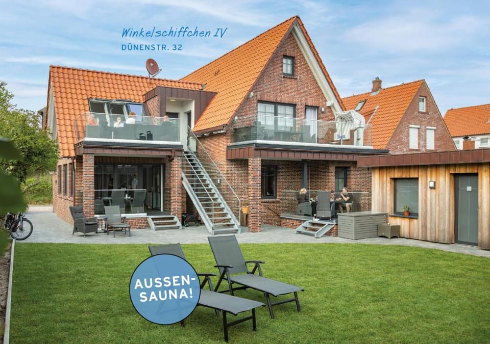 Property building, Garden, Garden view, sunbed