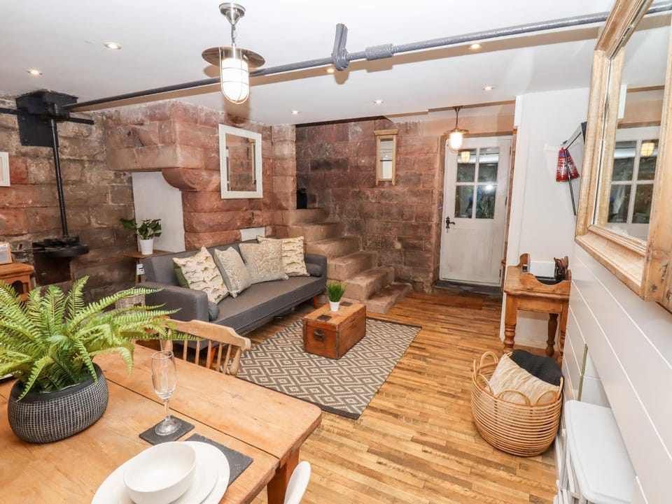 Horton Lodge Boathouse Apartment in Staffordshire Moorlands District