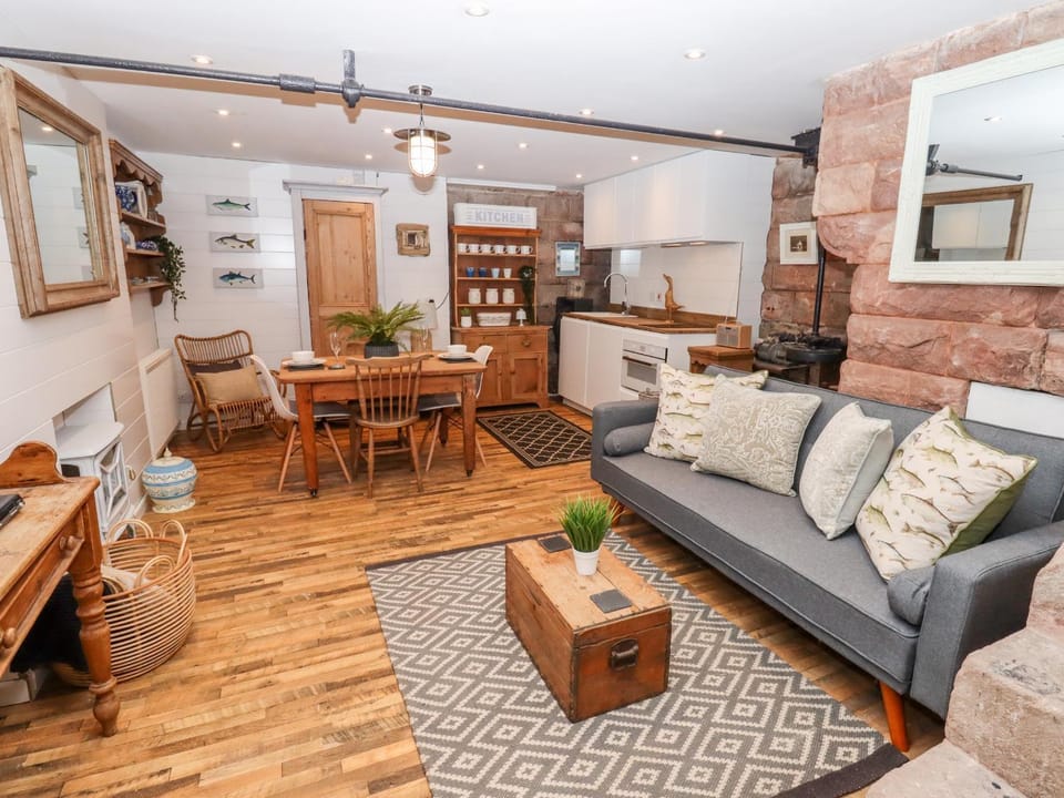 Horton Lodge Boathouse Apartment in Staffordshire Moorlands District