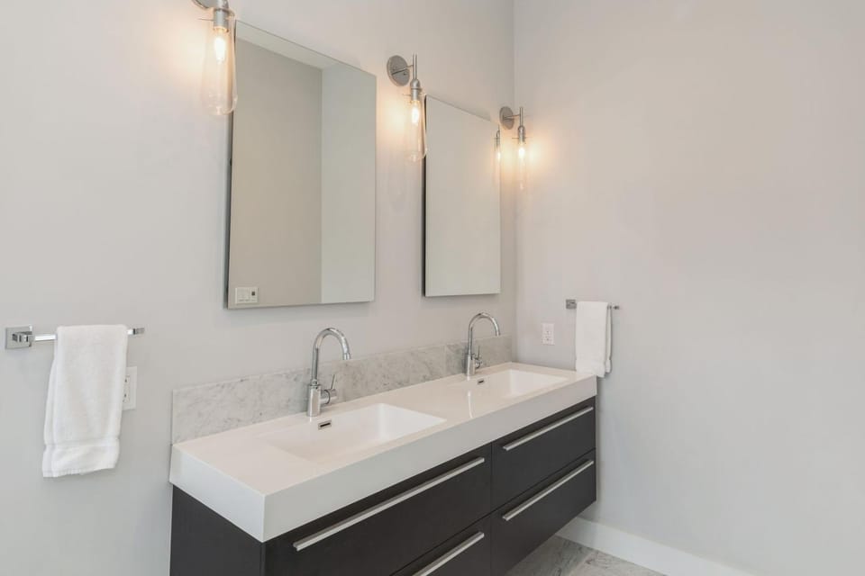 Bathroom, towels