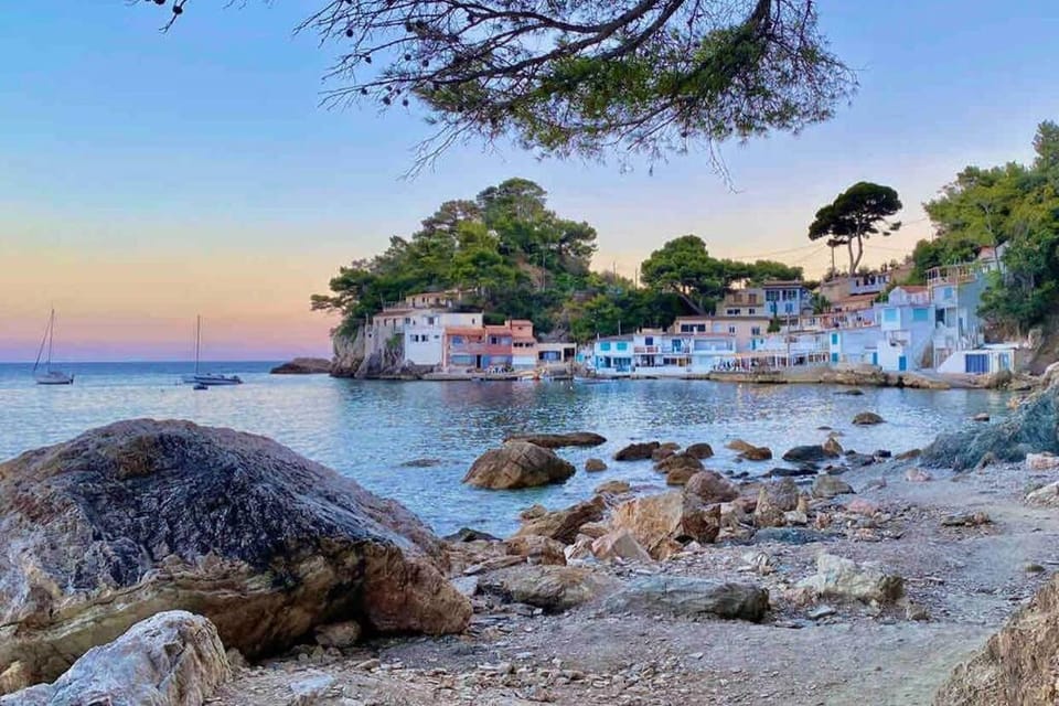 Nearby landmark, Natural landscape