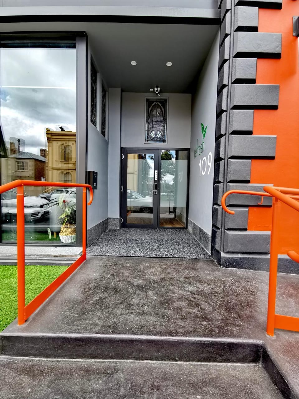 Facade/entrance