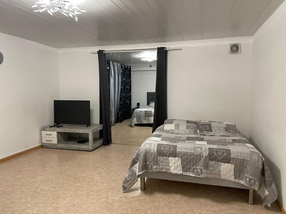 Appartement dans maison à Corbelin proche Walibi Apartment in Auvergne-Rhône-Alpes