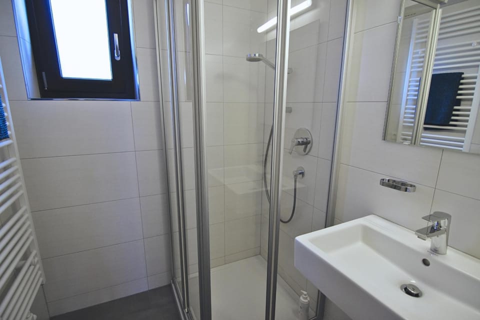 Shower, Bathroom, towels
