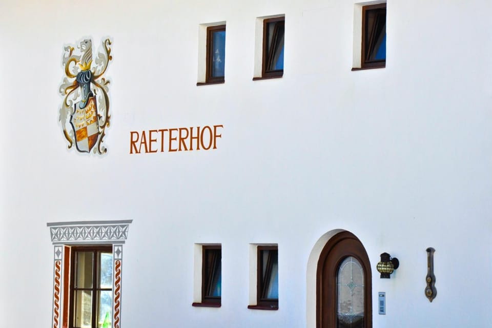 Facade/entrance, Property logo or sign, Logo/Certificate/Sign, Text overlay