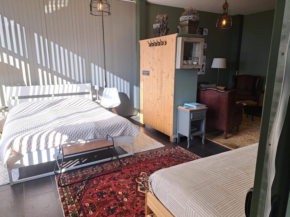 Bed, Photo of the whole room