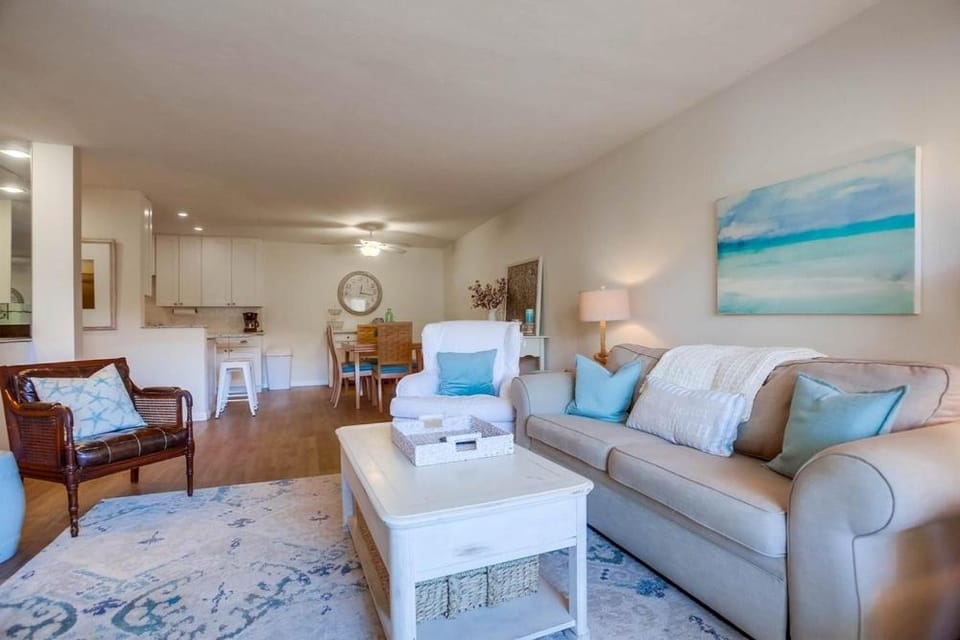 Coastal Chic Style Condo SBTC 128 Apartment in Solana Beach