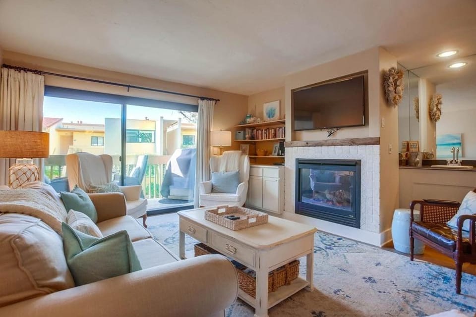 Coastal Chic Style Condo SBTC 128 Apartment in Solana Beach