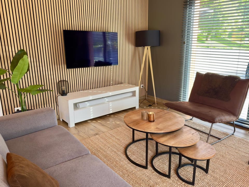 Communal lounge/ TV room, TV and multimedia, Living room, Seating area