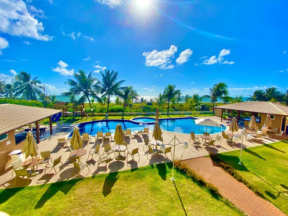 Day, Swimming pool