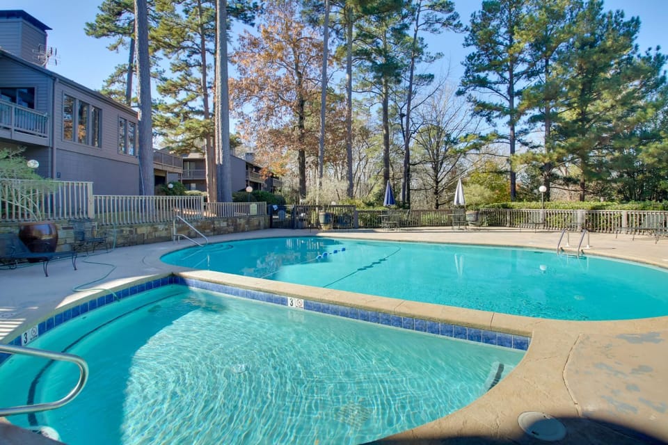 Lake-View Balcony, Resort Perks: Hot Springs Condo House in Lake Hamilton