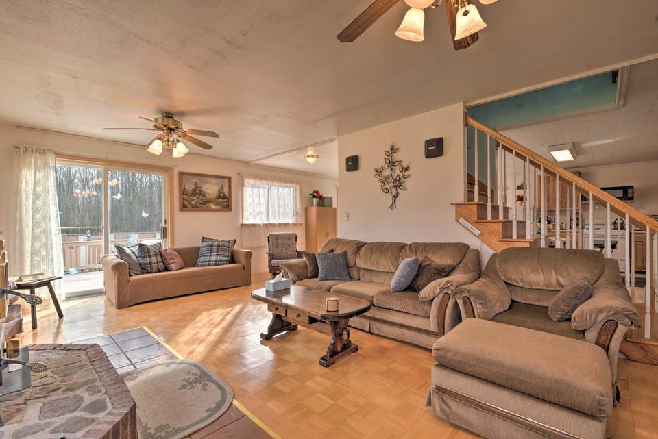 Private Hot Tub & Fireplace: Poconos Home! House in Pennsylvania