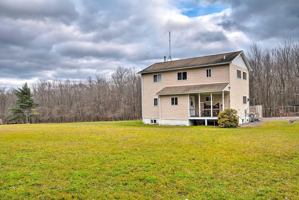 Private Hot Tub & Fireplace: Poconos Home! House in Pennsylvania