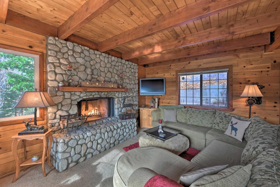 Mountainside Cabin w/ Deck - 16 Miles to Skiing! Cabin in San Bernardino