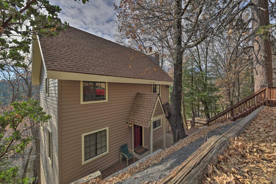 Mountainside Cabin w/ Deck - 16 Miles to Skiing! Cabin in San Bernardino