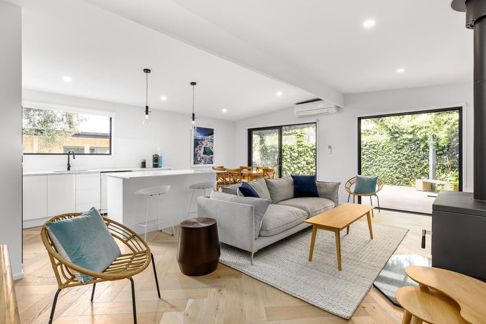 Kitchen or kitchenette, Living room, Seating area