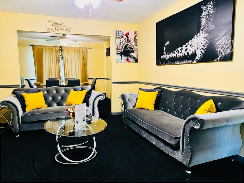 Living room, Seating area, fireplace